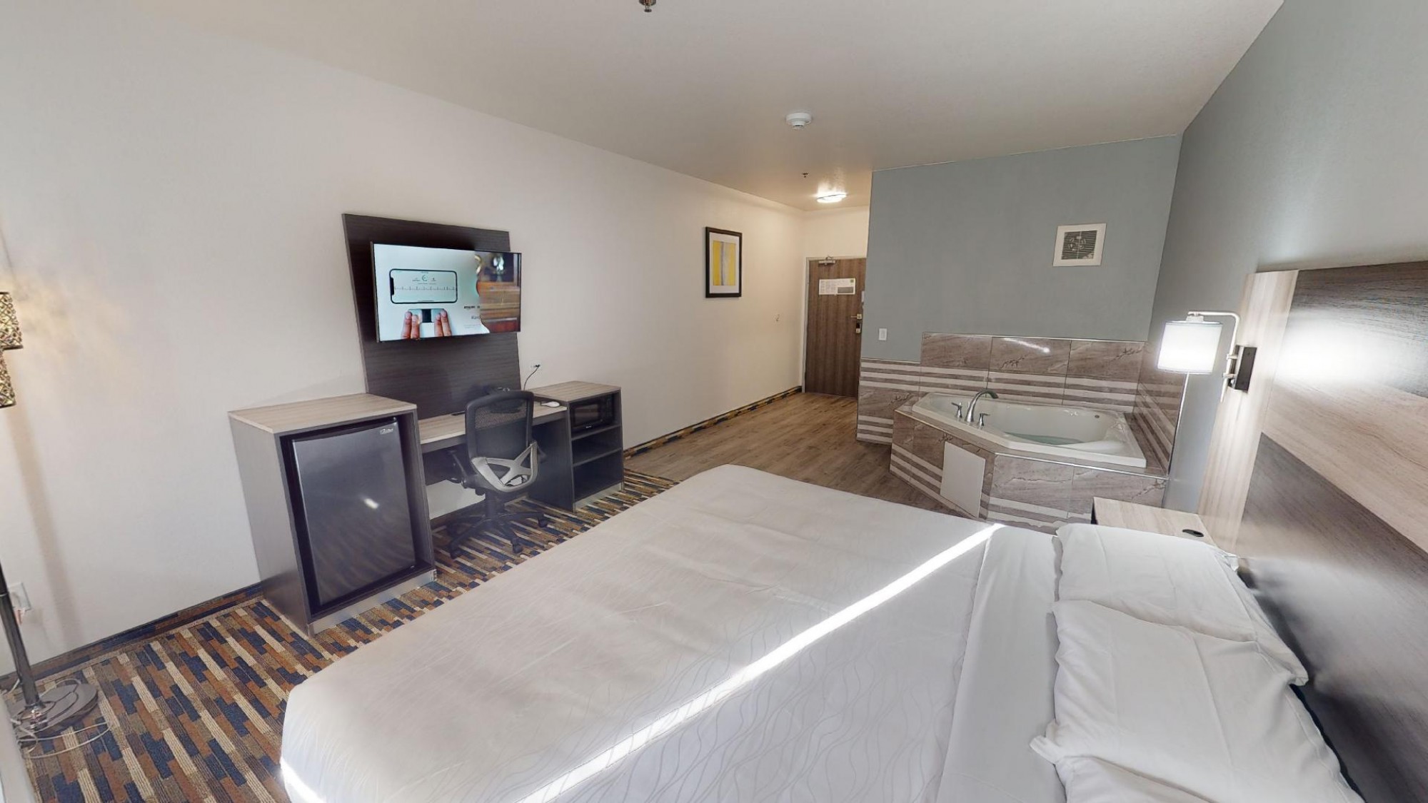 Jacuzzi Suite at Bevens Creek Inn - Stay Suites